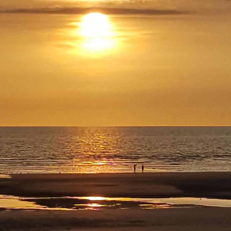 Les Obiones, Vue Laterale Mer, Fort Mahon Plage, Magnifique Studio Cabine 4P, Avec Balcon , Parking Prive Gratuit, Wifi, Classe 2 Etoiles, Exposition Plein Sud En Baie De Somme Екстер'єр фото